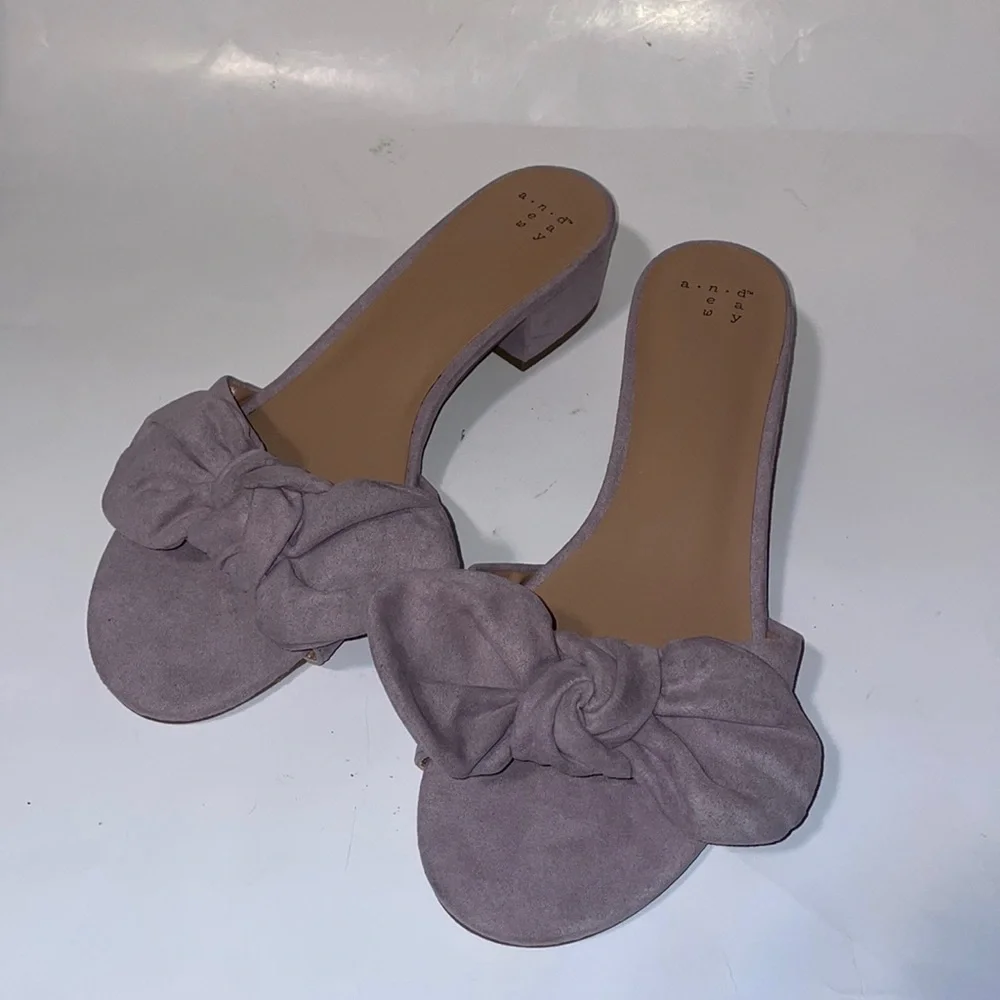 A New Day Knotted Bow Heeled Sandals Size 8.5
